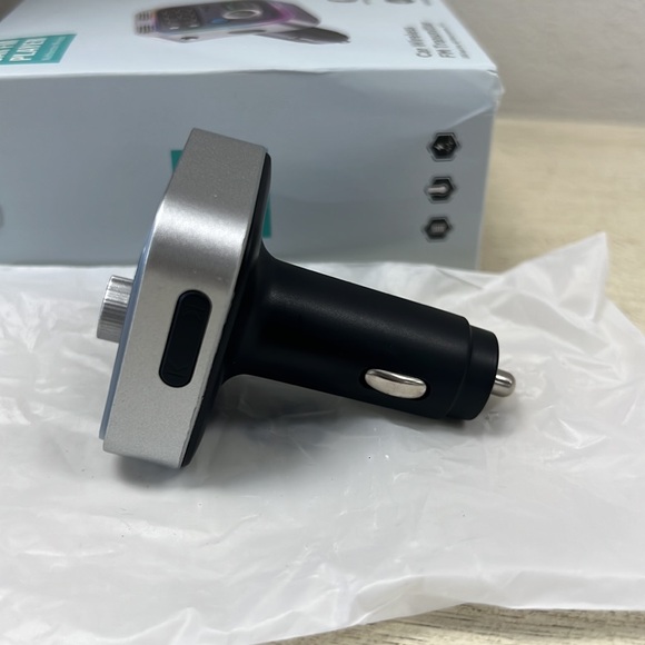 NIB - Multifunctional Car Wireless FM Transmitter, Hand-Free Adapter and Charger - Picture 6 of 13